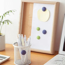 Carregar imagem no visualizador da galeria, 2 Ervinhas e 1 uvinha - imã moderno